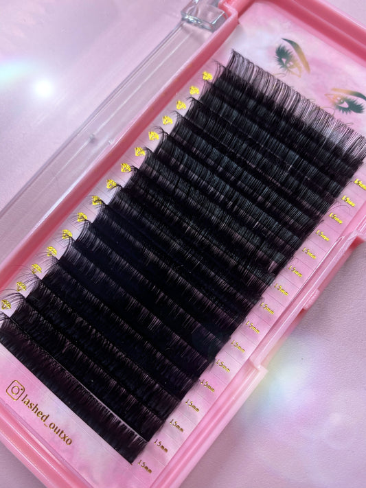 Luxe Mega Volume Lashes .03